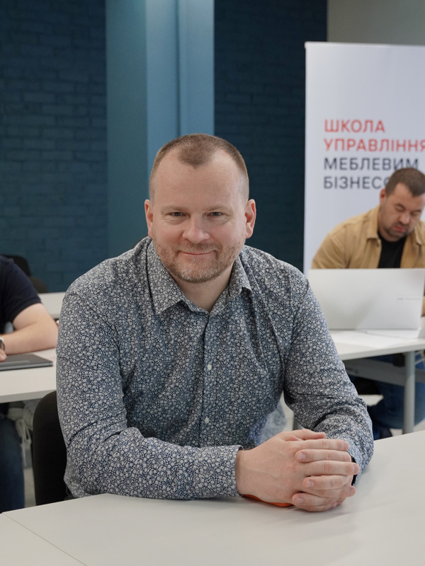 Школі управління меблевим бізнесом-11