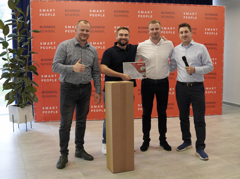 Школі управління меблевим бізнесом-11